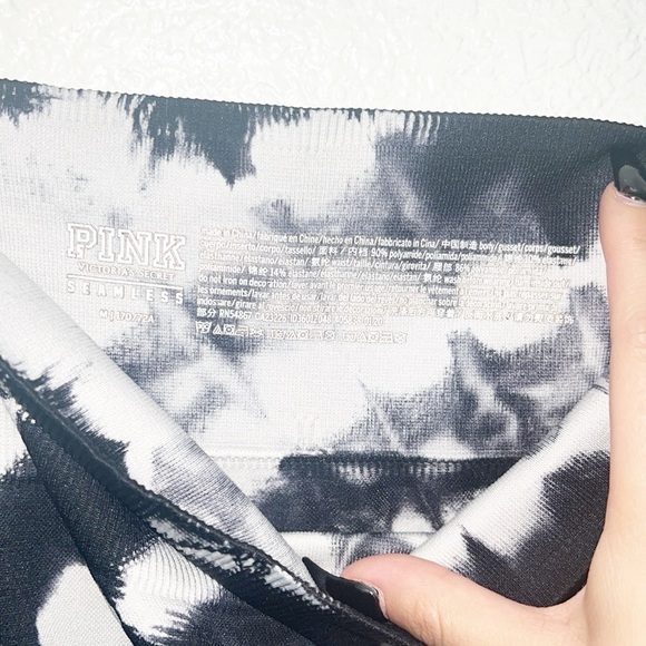 PINK Victoria’s Secret Seamless Black And White Tie Dye Leggings - Picture 7 of 10